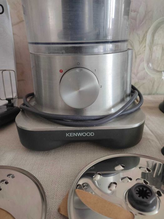 Кухонный комбайн KENWOOD.