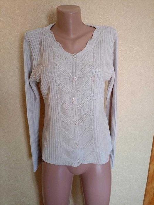 Светр бежевий, тепла кофта з гудзиками