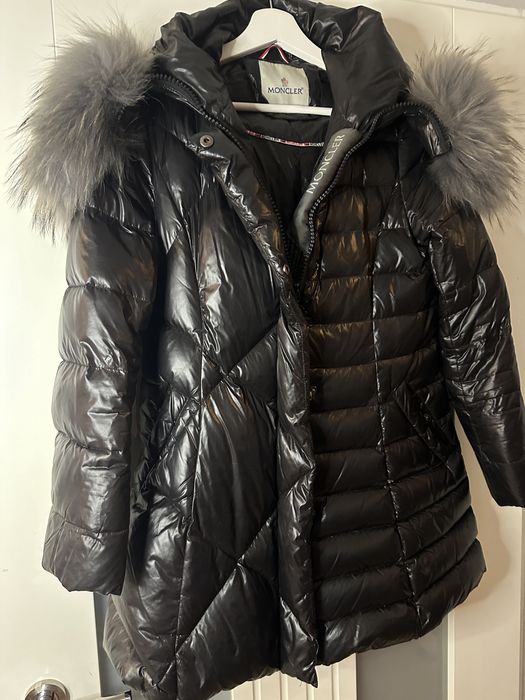 Piekny puchowy plaszcz (kurtka) Moncler