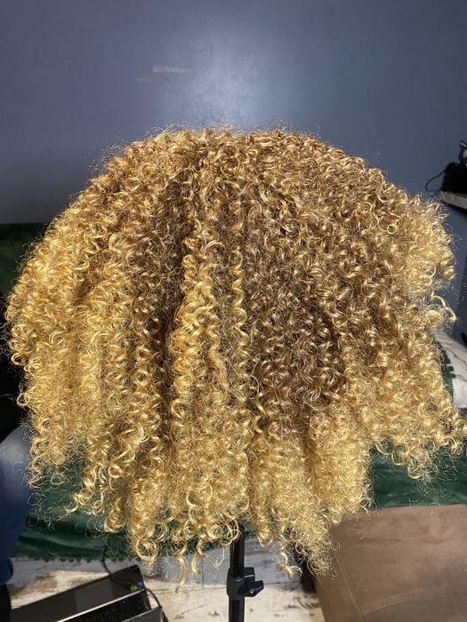 Nowa peruka afro