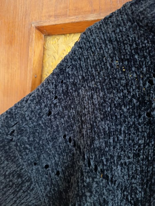 Czarny szenilowy welurowy sweterek z przetarciami  oversize / S 36