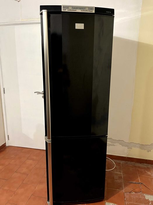 Frigorífico Combinado PRETO AEG/ELETROLUX Santo