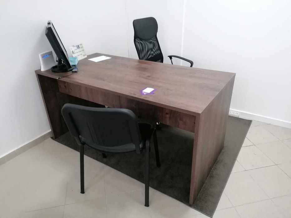 Secretaria em castanho escuro