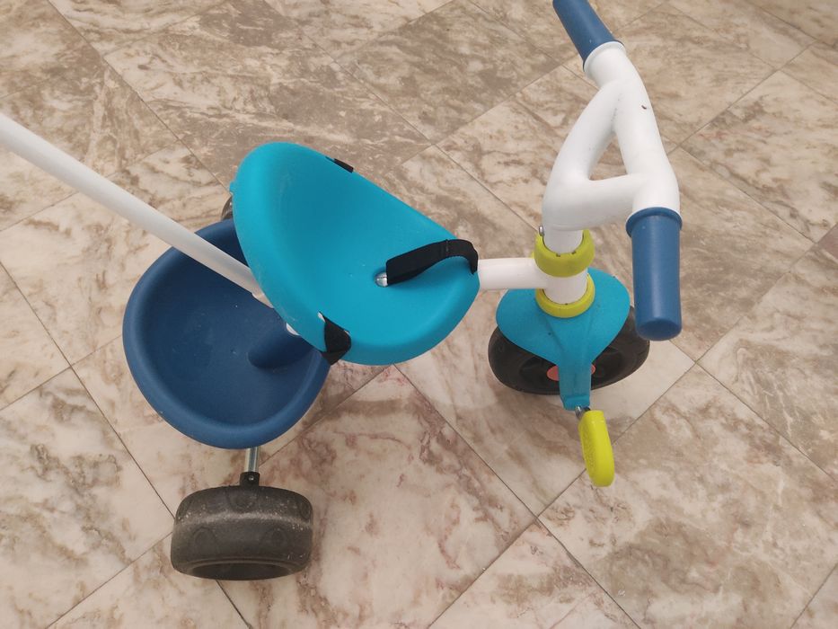 Triciclo criança com pega