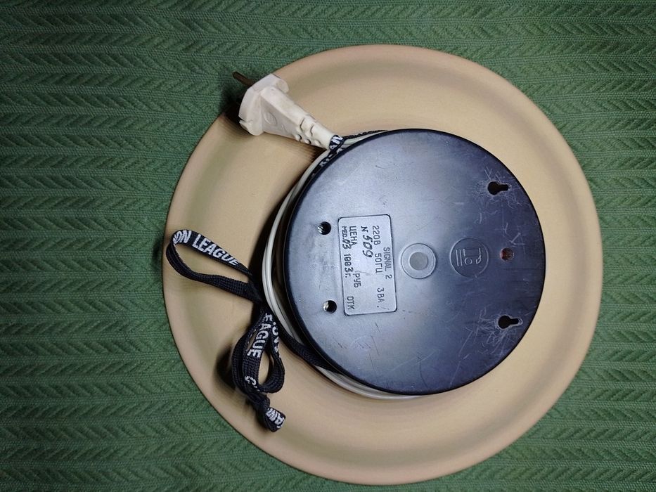 Сигнал-2 электронные проводные настенные часы