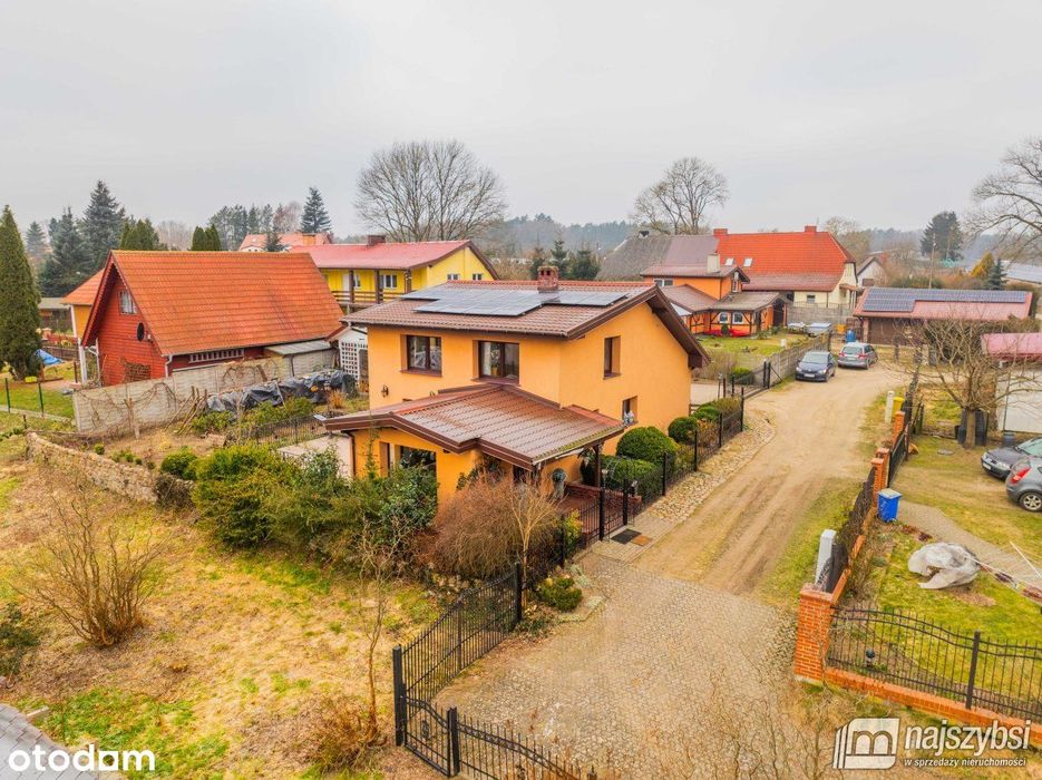 Stara Dobrzyca-Dom z widokiem na jezioro