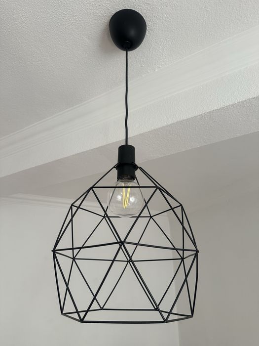 Cadeeiro de teto preto IKEA