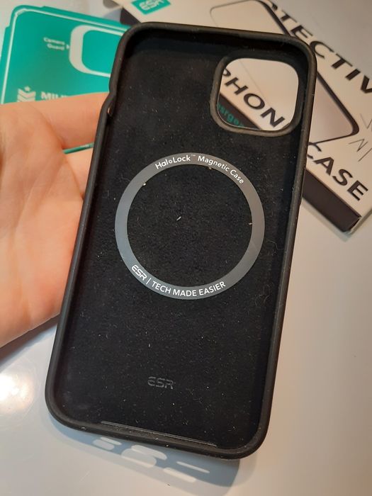 Etui ESR CH HaloLOCK MAGsafe na iphone 15 /13 / 14 z mikrofibrą