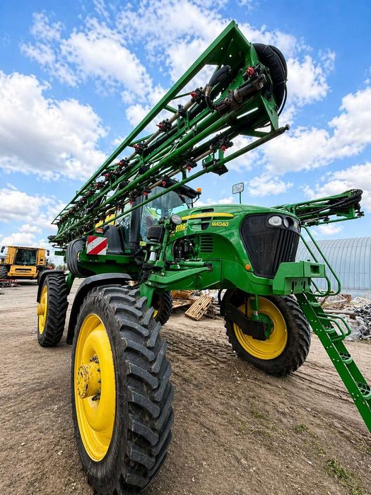 Обприскувач самохідний John Deere M4040