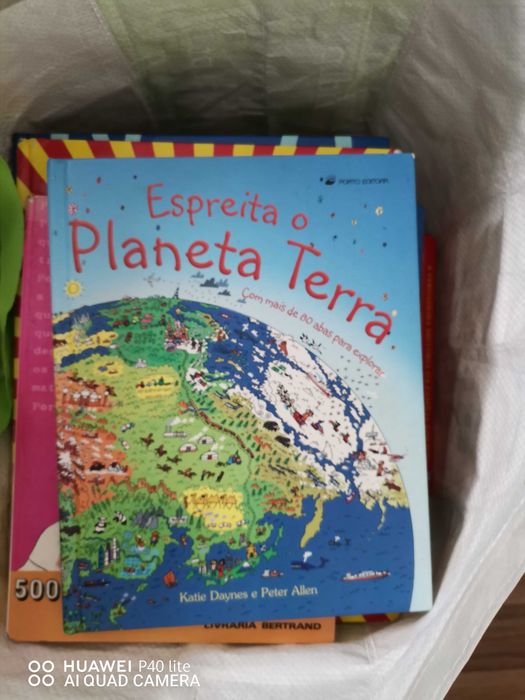 Livros infantis novinhos. E outro com pouco uso.