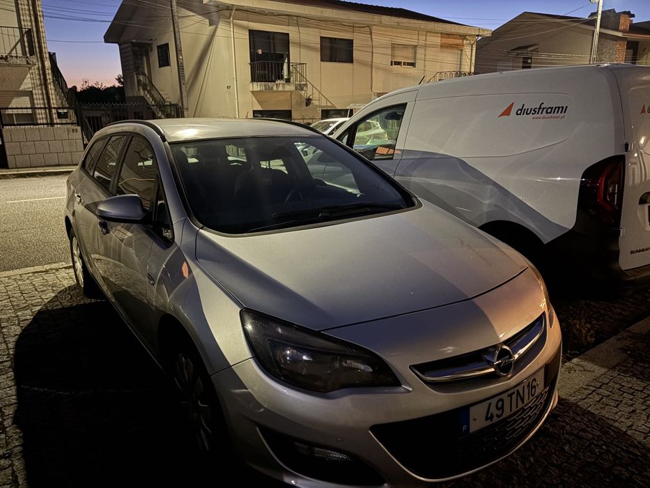 Opel Astra Sports Tourer 1.6 Diesel 110cv foto 2