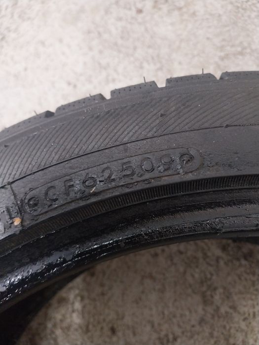 Opona Zimowa Toyo 205/45R17 88H
