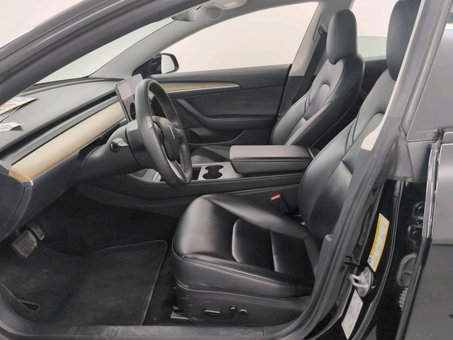 Tesla Model 3 — fotografia 4