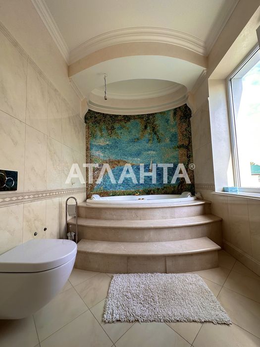 3-уровневый дом с ремонтом на 5.5 сотках на Фонтане