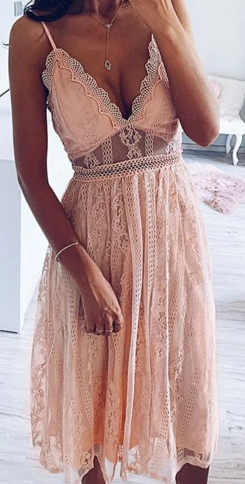 Piękna nowa sukienka firmy Allyson, bogato zdobiona