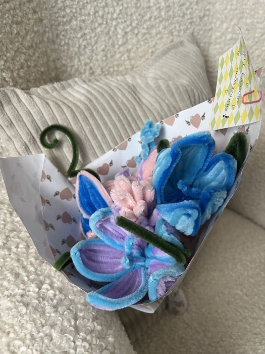 букет пухнастих квітів