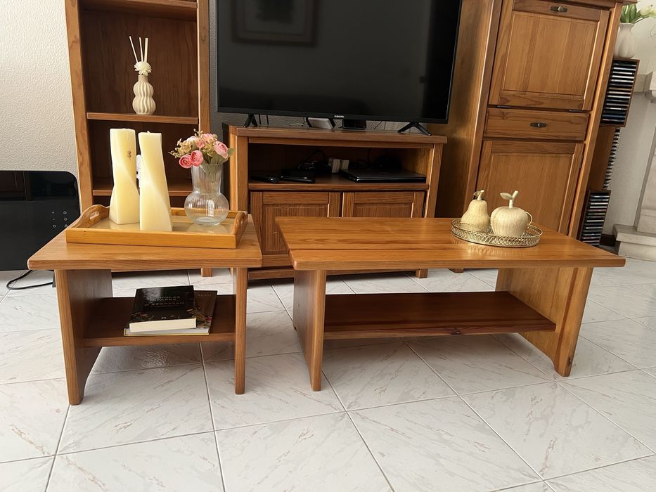 Móveis e mesas sala de estar