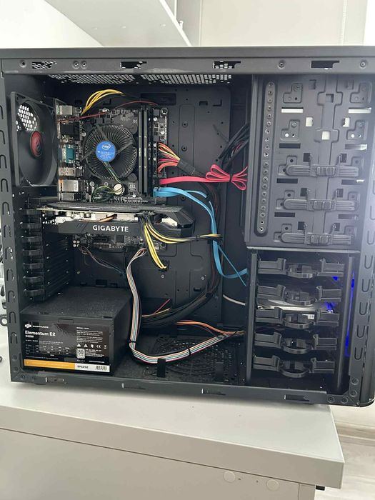 Komputer stacjonarny