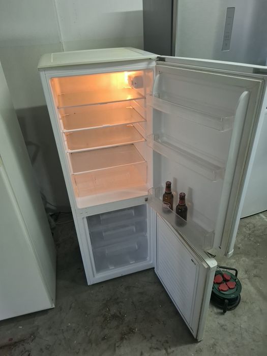 Frigorífico kunft a um preço acessível 1.46 altura 0.54 largura e 0.55 profundidade
