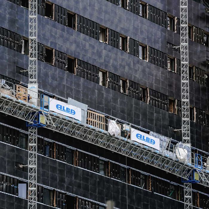 Plataforma Elevatória de Cremalheira ALBA PEC 120 – Alta Performance e Segurança