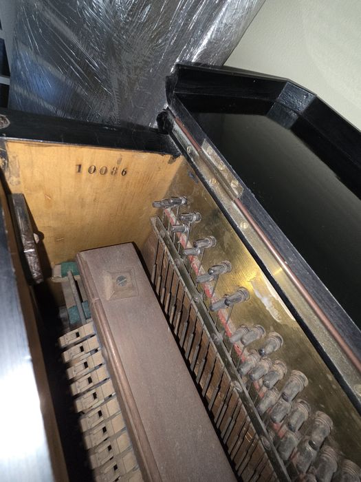 Piano vertical antigo August Dassel