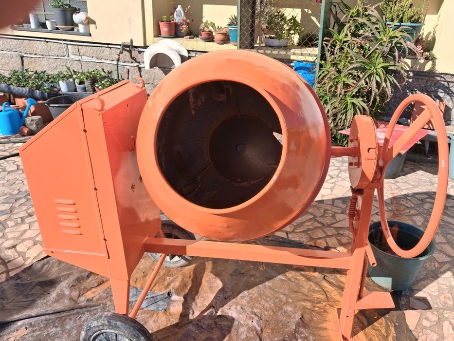 Betoneira de 200 litros