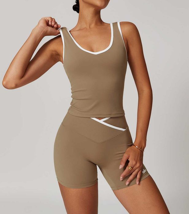 Топ Alo Yoga Contrast Line Tank Mocha Brown 88434-MBN