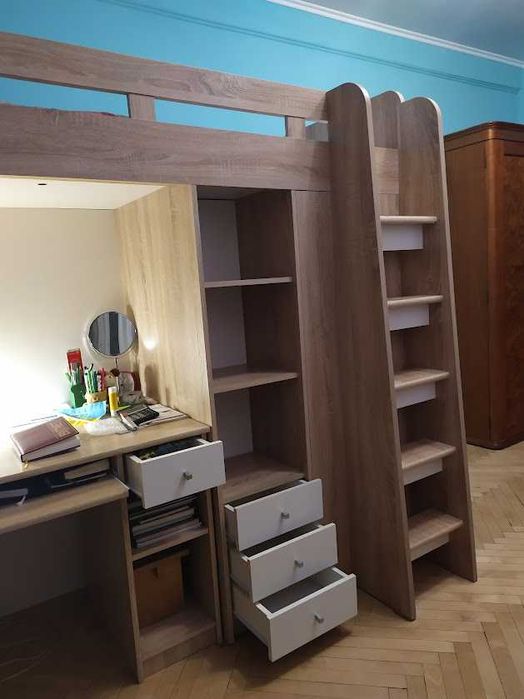 Ліжко-горище з шафою і робочим місцем