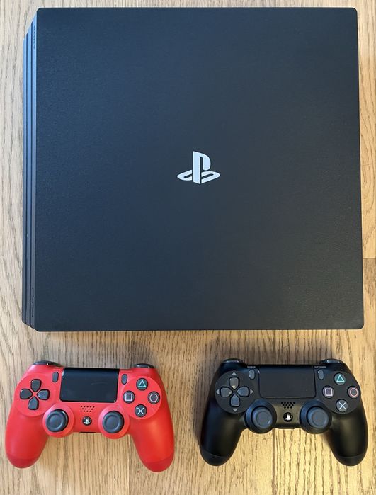 Konsola Sony PS4 Pro, dwa pady, zestaw gier (2 lub 3)