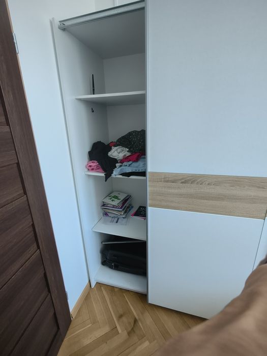 Szafa ubraniowa pojemna