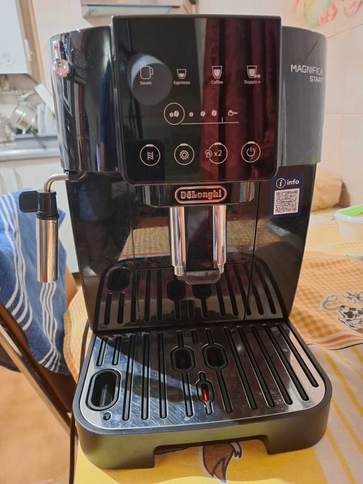 Maquina cafe Delonghi como nova