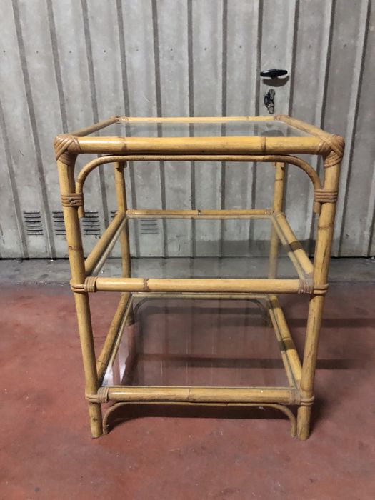 Mesa em bambu e vidro