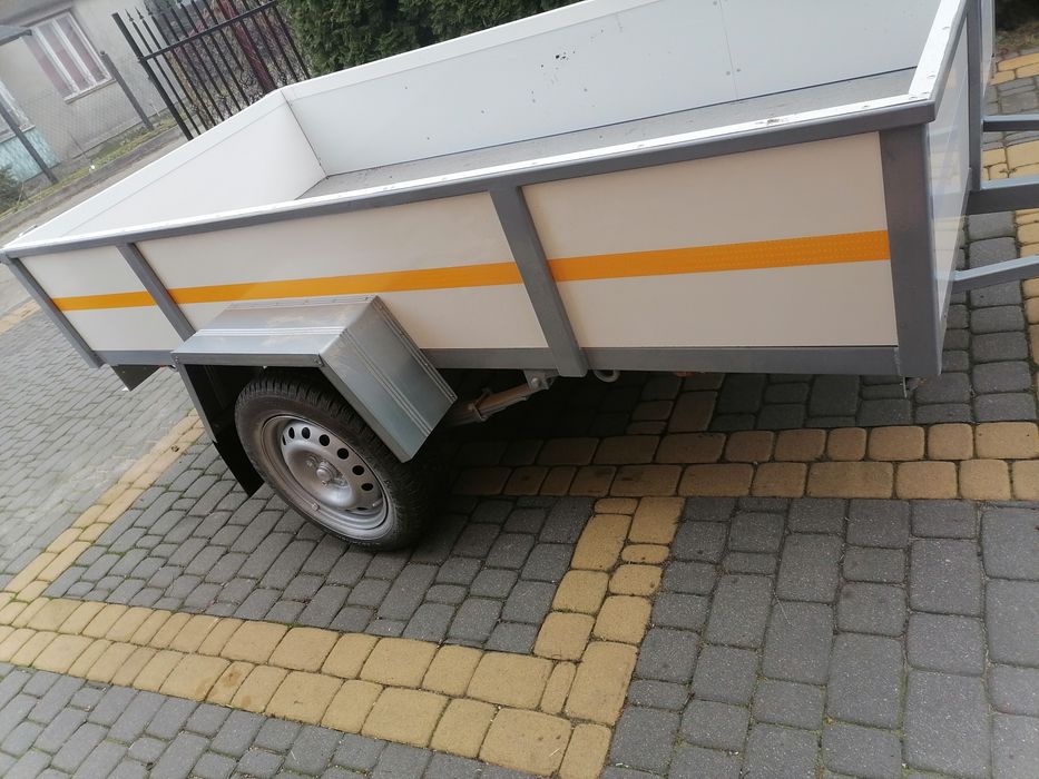 Przyczepka samochodiwa