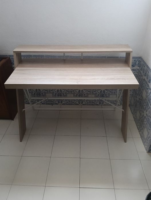 Secretária Homa para estudar
