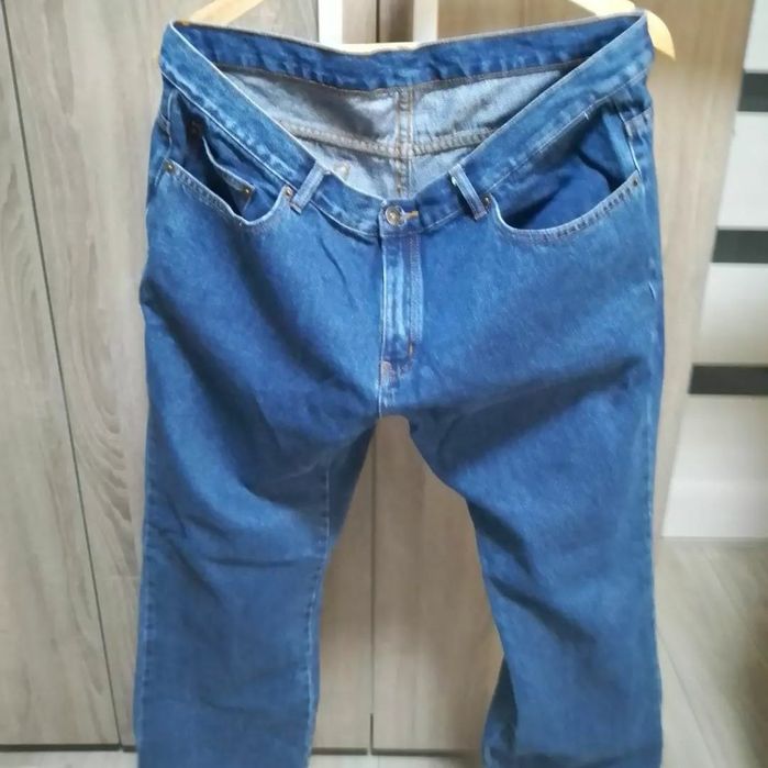 Широкі джинси унісекс