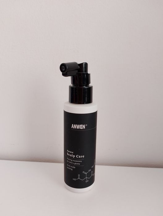 Anwen - Scalp Care - peeling z kwasami AHA oraz PHA do skóry głowy. Kwasy zapewniają skuteczne, ale łagodne oczyszczenie, złuszczenie martwego naskórk