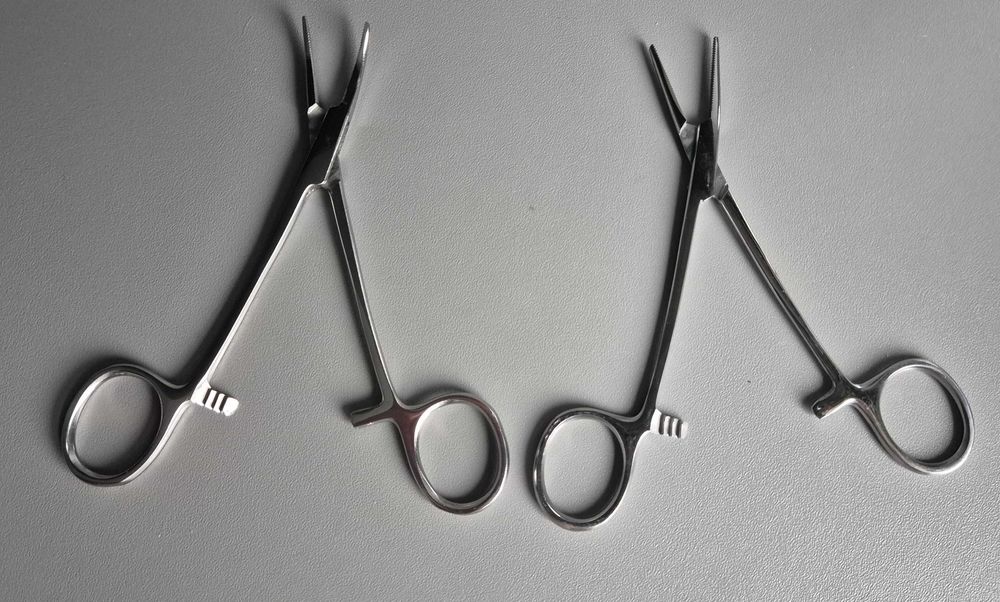 Zestaw 2 szczypiec do piercingu pielęgnacji zwierząt samoblokujące się