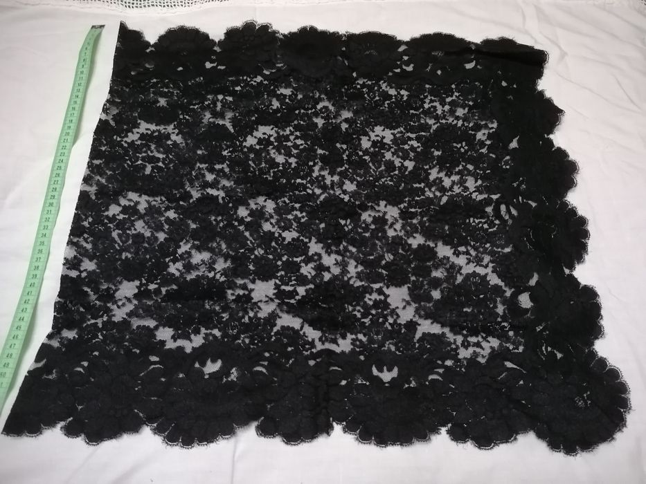 Lenços antigos de cabeça e ombros.