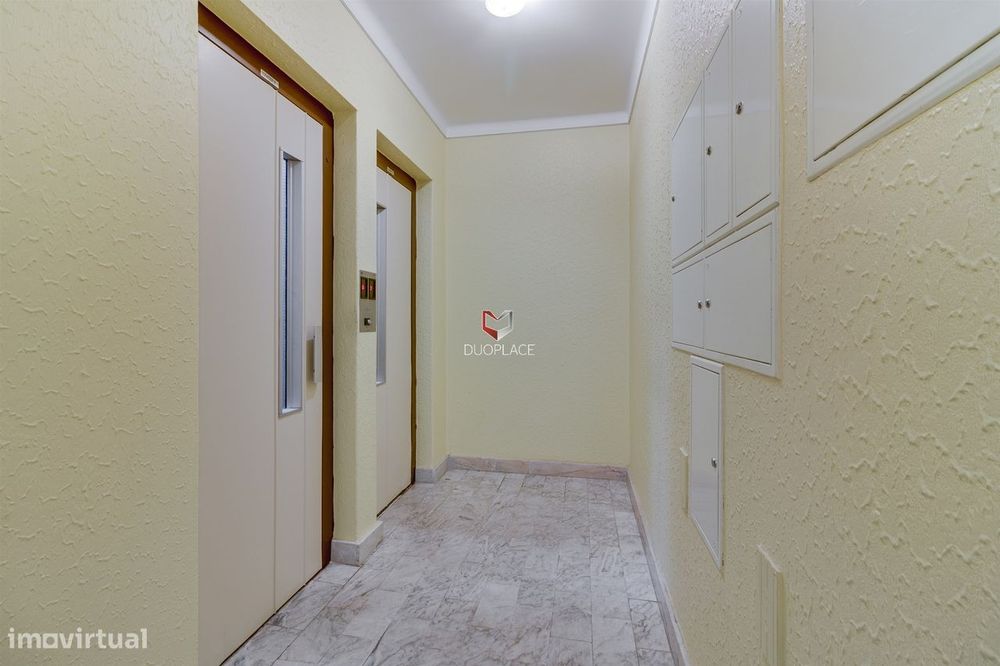 T2 com Vista Deslumbrante no Coração de Setúbal – 7º Andar com Elevado