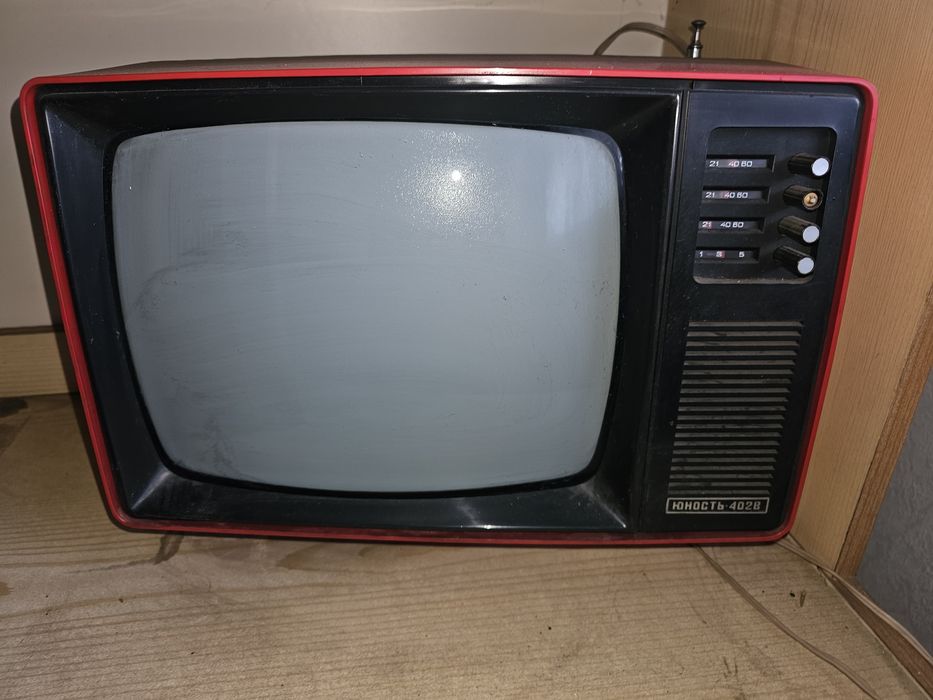 Stary  mini telewizor Prod. radziecki  turystyczny
