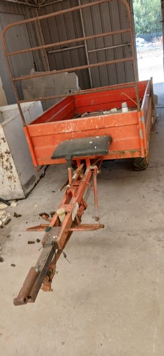 Atrelado com traçao