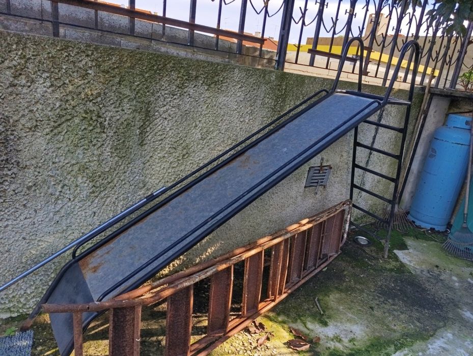 2 Baloiços infantis de ferro