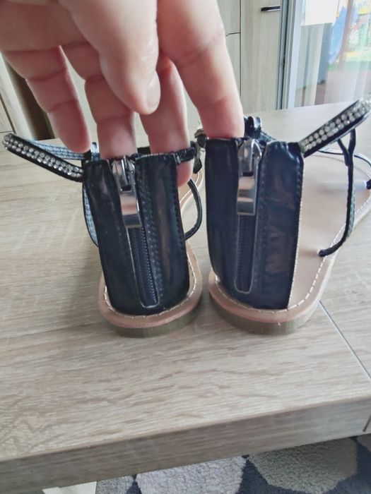 Sandały czarne nowe