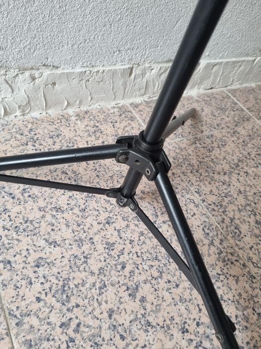 Tripé pequeno em ferro ver fotos