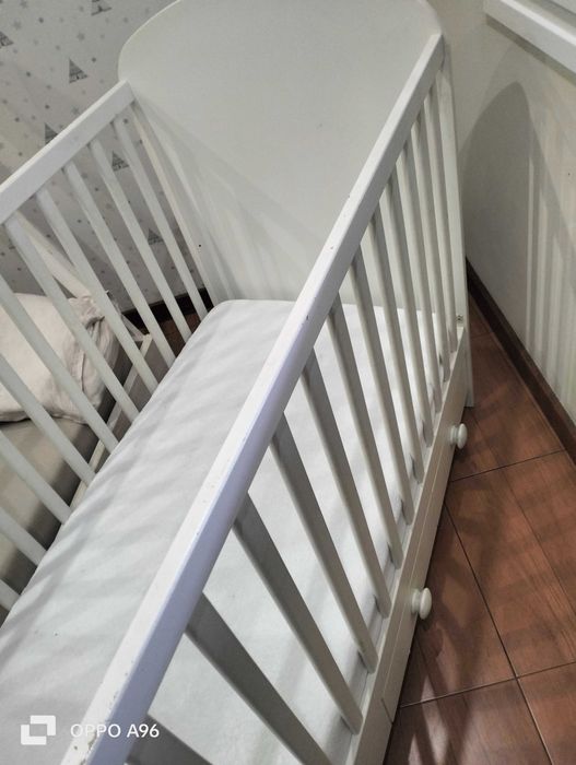 Berço branco do IKEA praticamente novo
