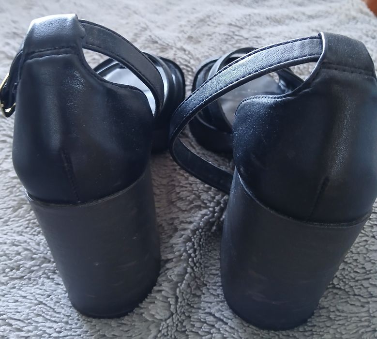 Sandały damskie na obcasie roz. 37