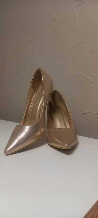 Złote półbuty damskie
