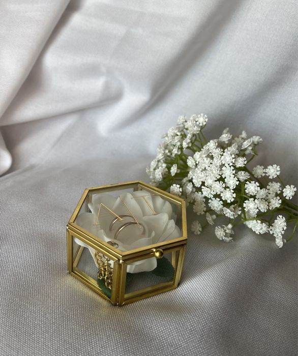 Pudełko na obrączki szklane ozdobne na wesele ślub