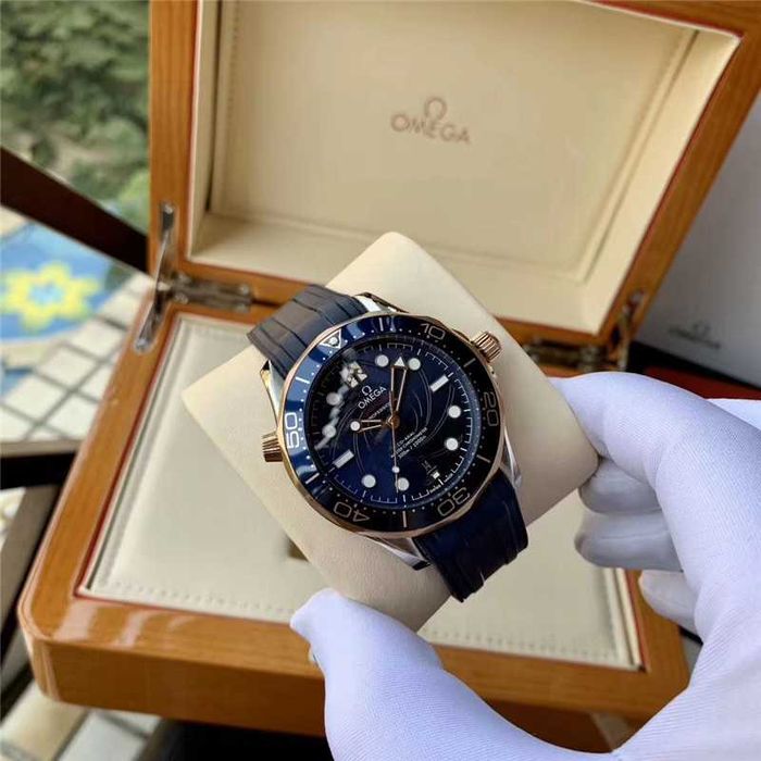 Годинник Omega Seamaster Diver 300M, likely the "James Bond" limited edition blue