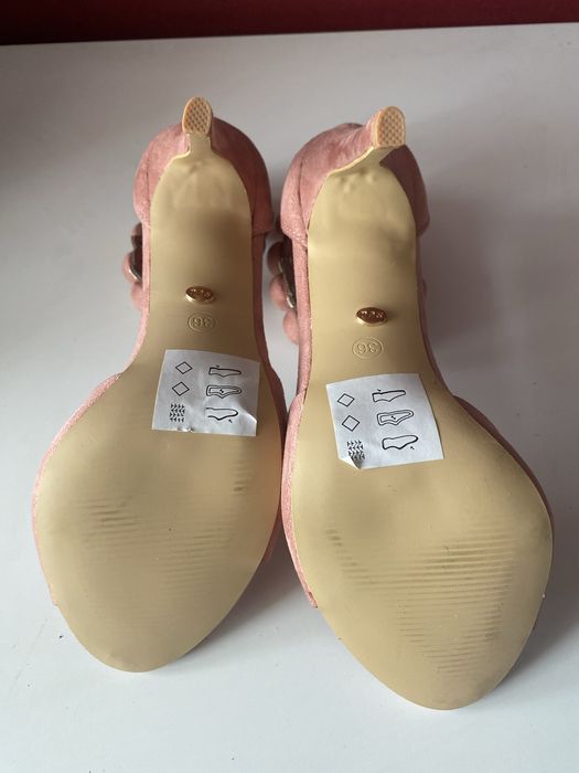 Buty na obcasie